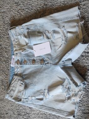 NWT Cello Light Wash Distressed Button-Front Jean Shorts
